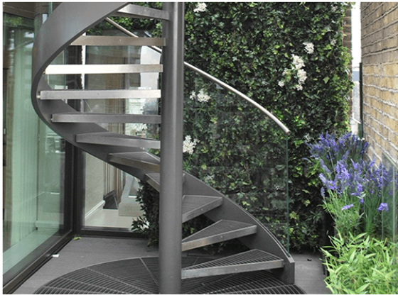 Balustades and Staircases: outdoor glass balustrade 