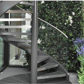 Balustades and Staircases: outdoor glass balustrade 