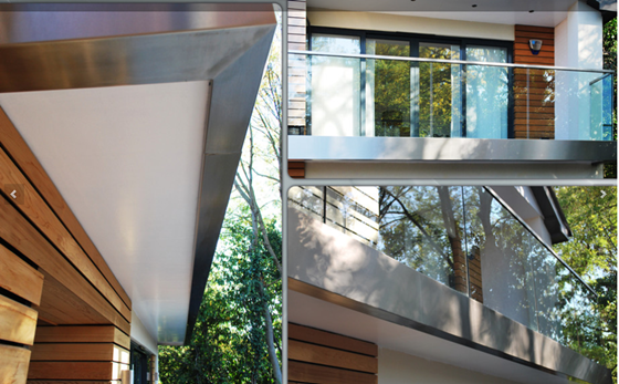 Balustades and Staircases: outdoor glass balustrade 